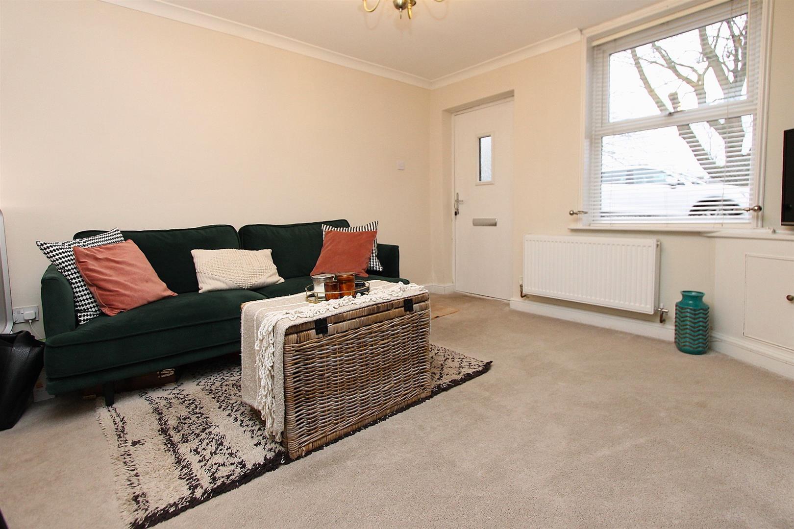 2 bed property in Field Lane, Stourbridge